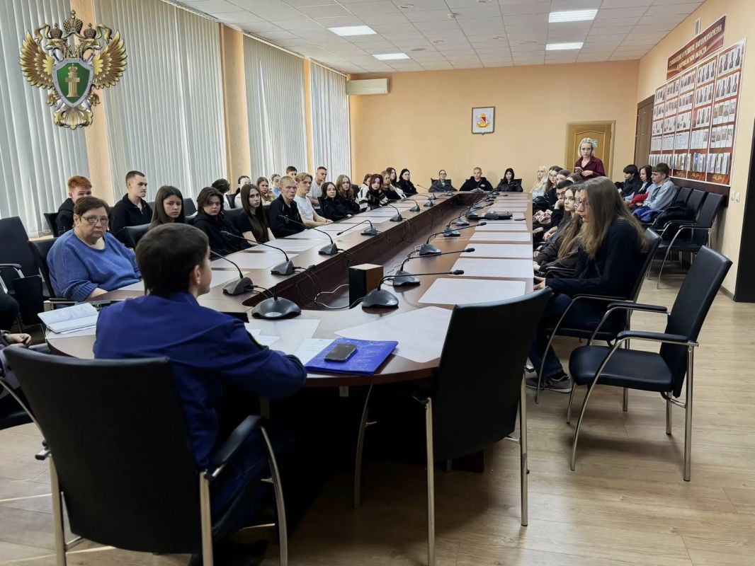 Представитель прокуратуры города выступил перед учащимися МОАУ ВО «Воронежский институт экономики и социального управления» с праворазъяснительной лекцией о профилактике терроризма и экстремистской деятельности Представитель прокуратуры города выступил перед учащимися МОАУ ВО «Воронежский институт экономики и социального управления» с праворазъяснительной лекцией о профилактике терроризма и экстремистской деятельности