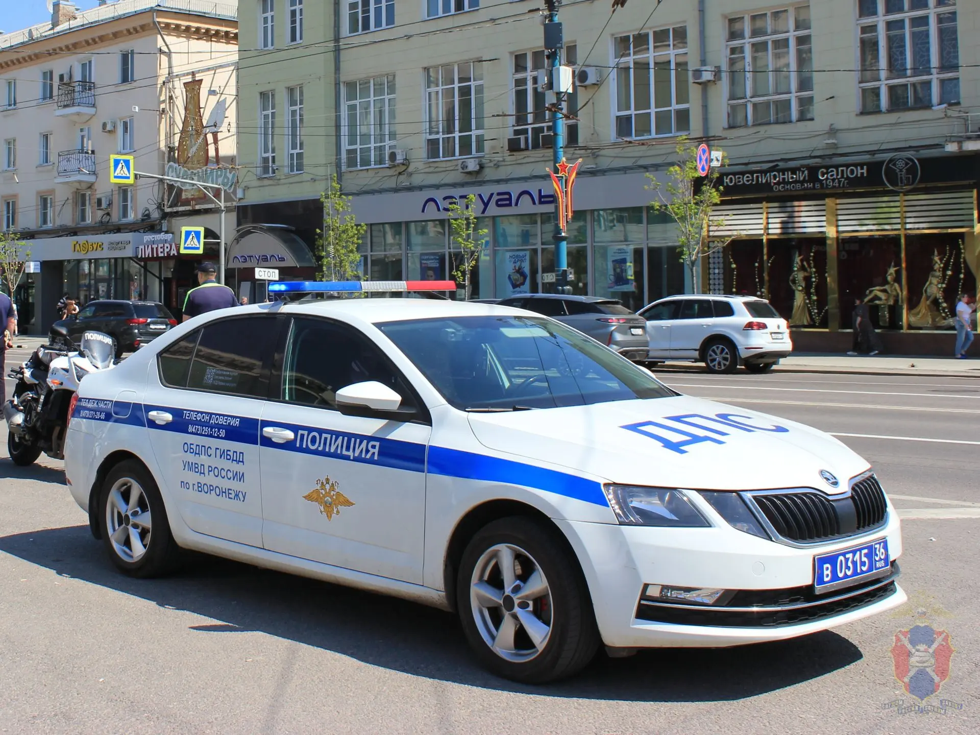 Водитель со стажем вождения менее года не растонировал автомобиль в установленный законом срок и подвергся административному аресту на 3 суток