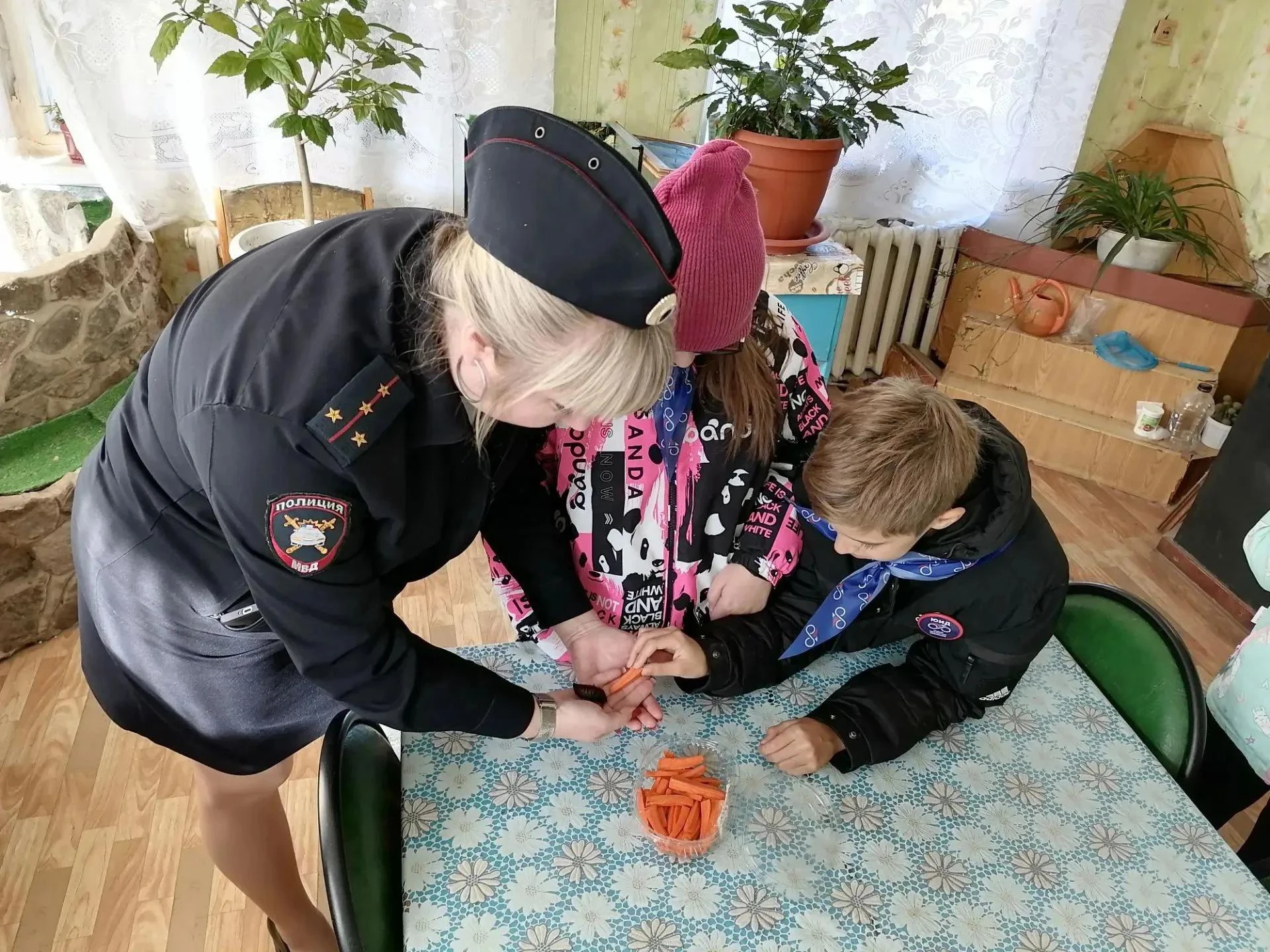 В Павловске полицейские и общественники организовали для отряда ЮИД экскурсию в «Уголок юных натуралистов»