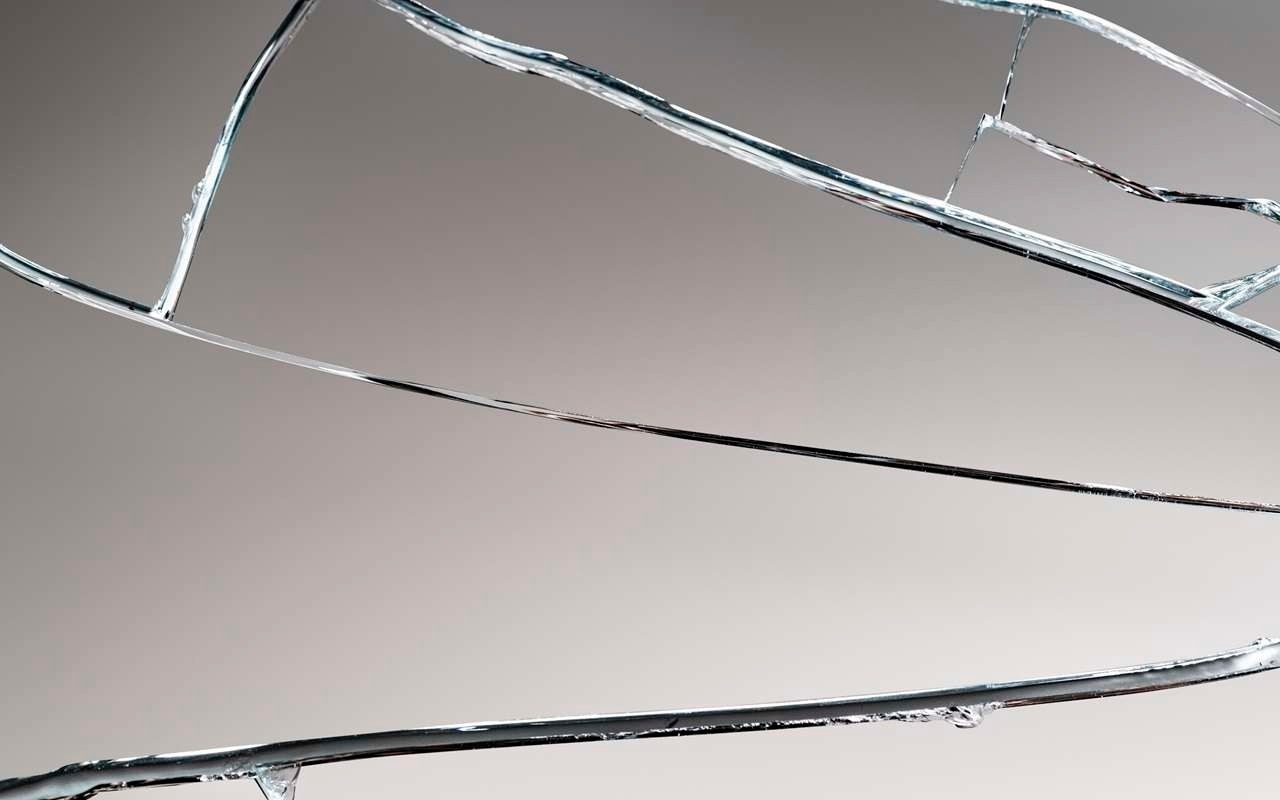 Обломки беспилотных летательных аппаратов (БПЛА) повредили фасады и остекление восьми частных домов в Воронежской области