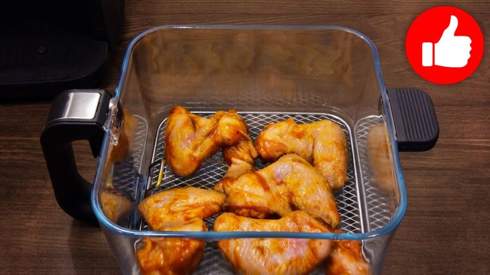 Порадуйте вкусом: куриные крылышки в соусе, приготовленные в аэрогриле