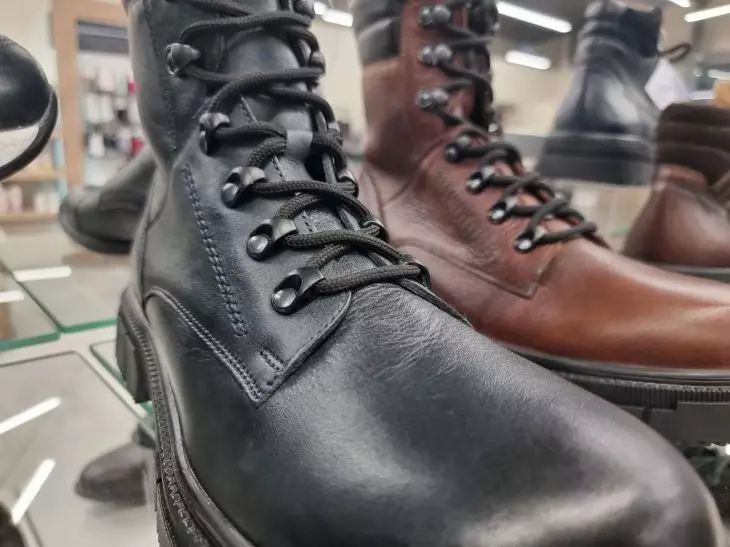 Зачем класть горчицу в обувь: хитрый трюк, чтобы ноги не мерзли зимой