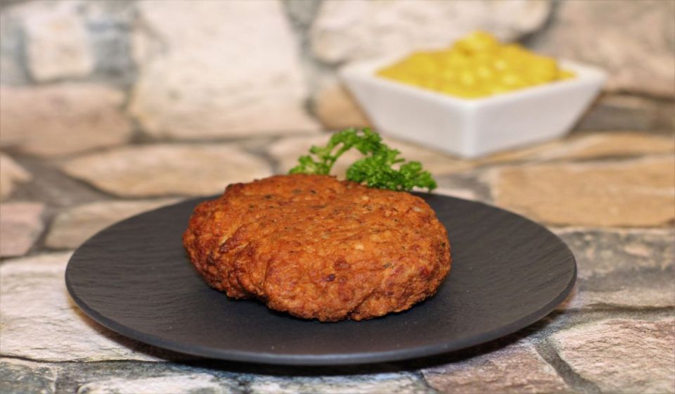 Как приготовить сочные говяжьи котлеты с сырной подливой