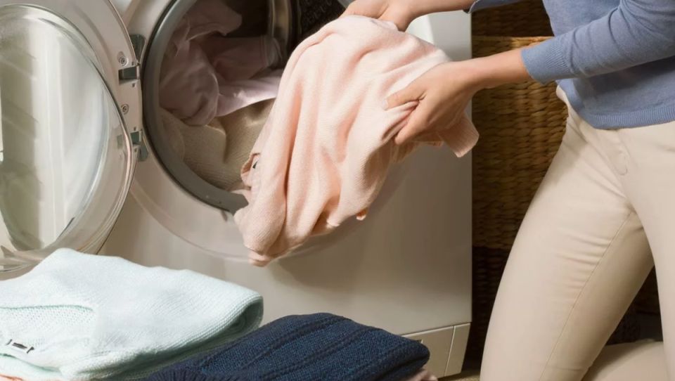 Устойчивый уход за любимыми вещами: секреты долговечности одежды после стирки и сушки