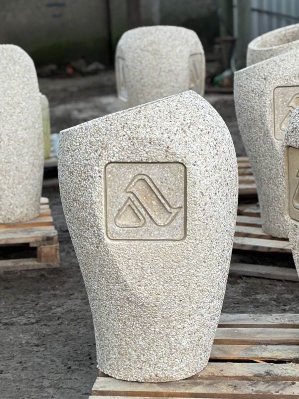 Урна Амфора превращает урну в элемент дизайна для общественных пространств