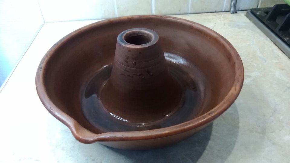 Курица на курятнице: простое и эффектное блюдо для дружной компании