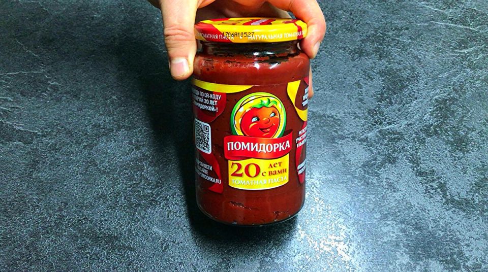Как сохранить томатную пасту с помощью простого трюка