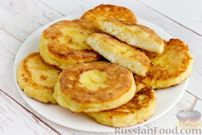 Яркие сырники: как добавить фруктов в любимое блюдо